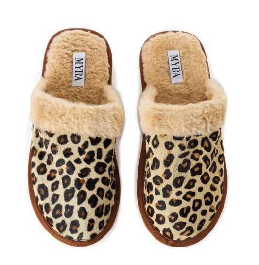 A LA Mode Leopard Slippers