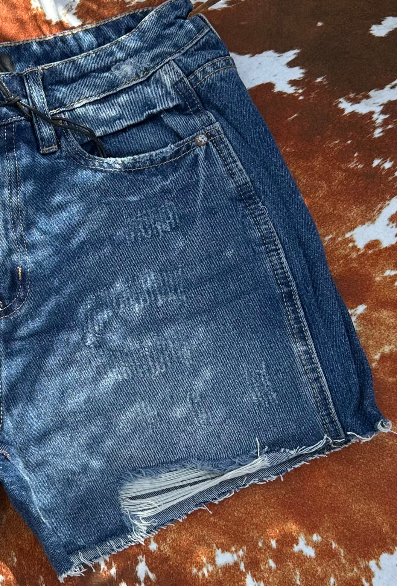 Women’s Boyfriend Midi Super High Rise Raw Hem Denim Shorts-Dark Washed