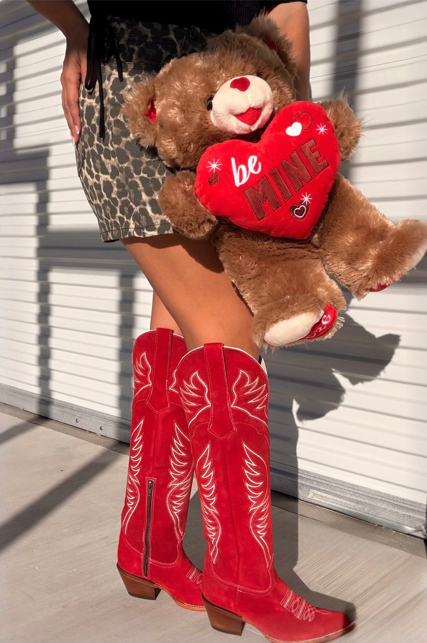 Women’s Valentina Roja Knee High Suede Snip Toe Boots