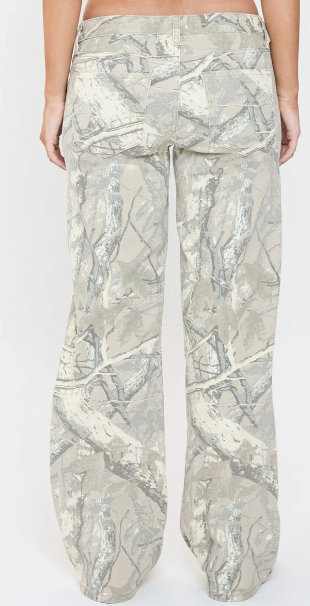 WOMEN'S CAMO LOW RISE WIDE LEG JEANS