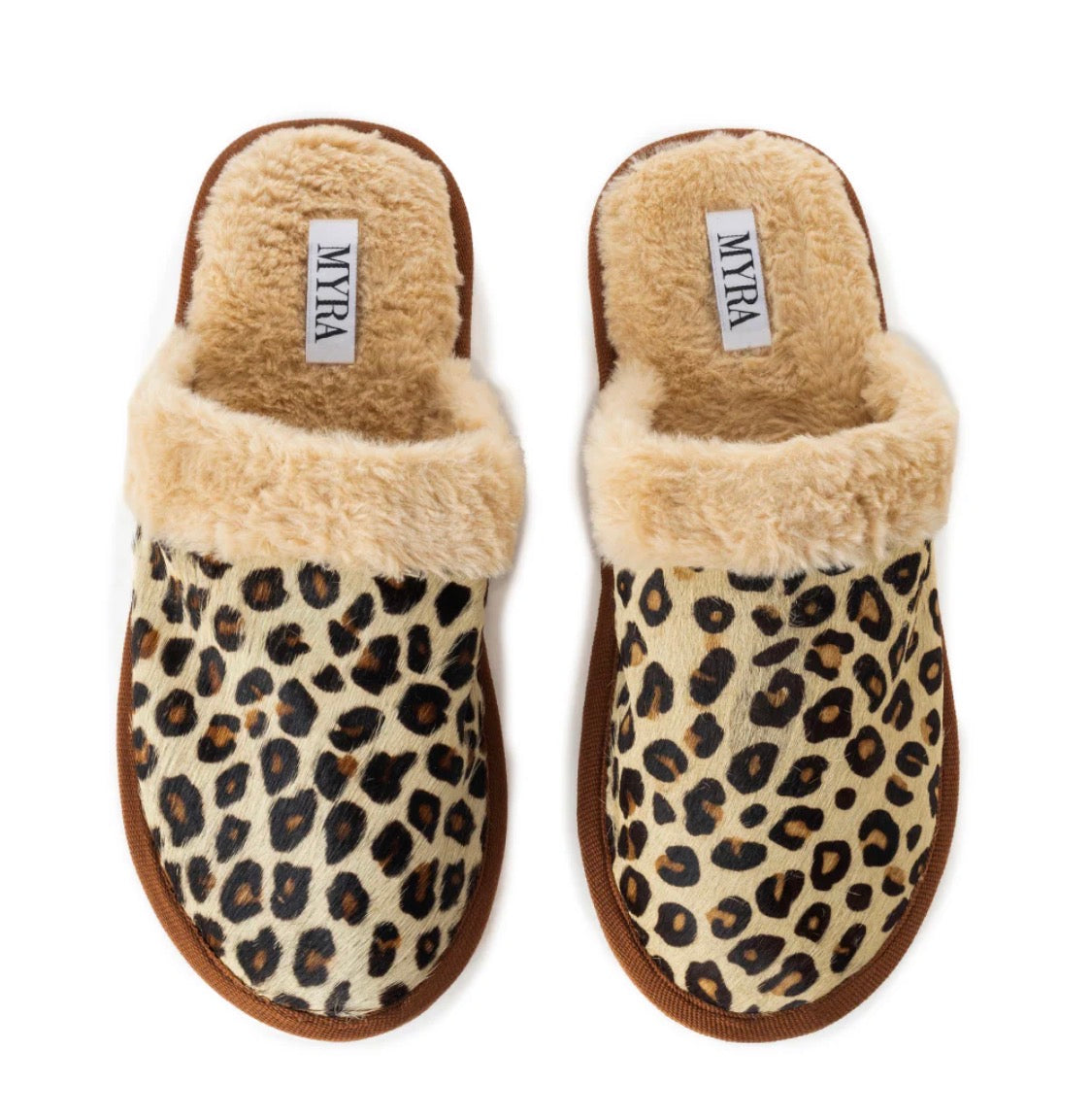 A LA Mode Leopard Slippers